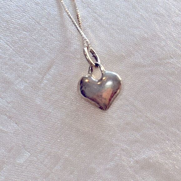 925 Silver small heart pendant with July (red) birthstone with chain - Picture 3 of 6